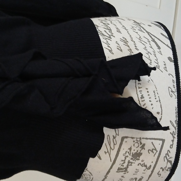 XOXO RUFFLE CARDIGAN - Picture 4 of 7